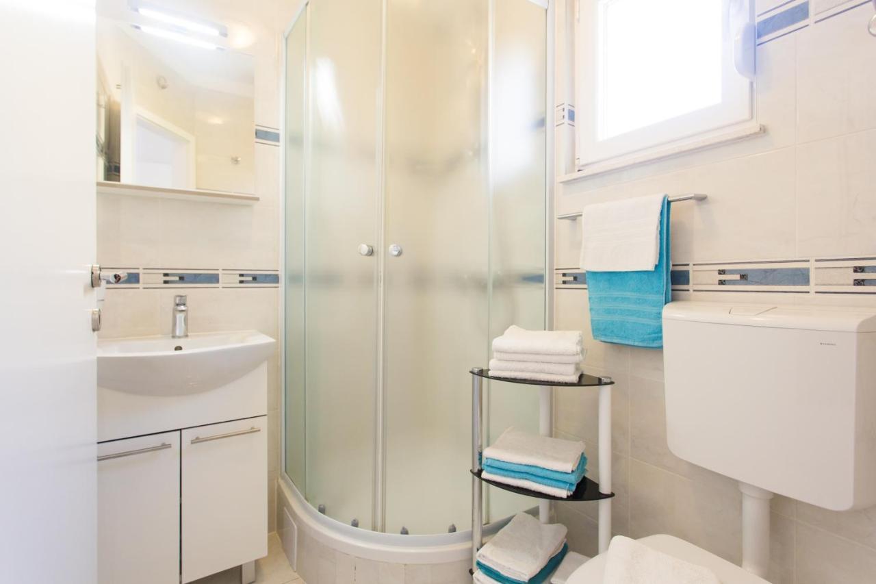 Apartments Bandic - 30 Meters To The Beach Трогир Екстериор снимка