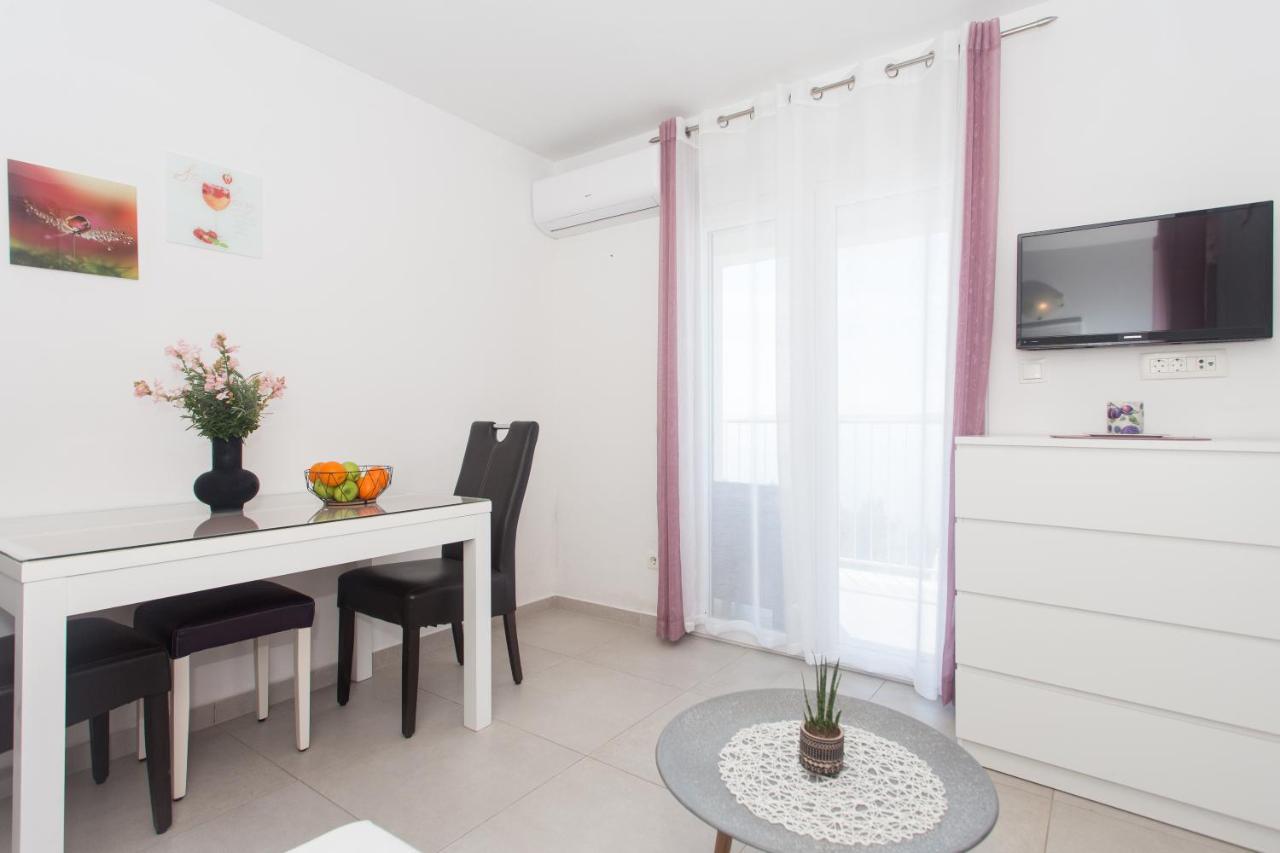 Apartments Bandic - 30 Meters To The Beach Трогир Екстериор снимка
