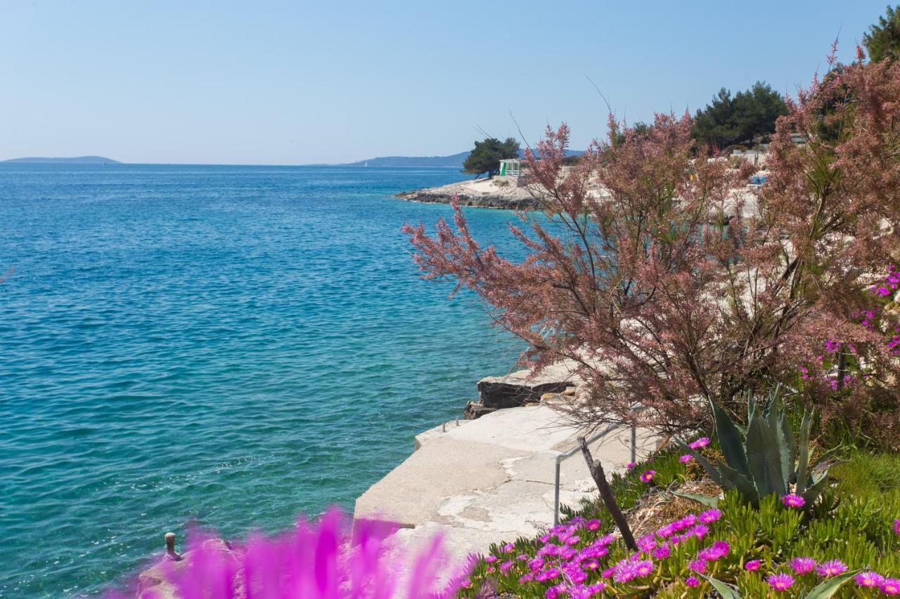 Apartments Bandic - 30 Meters To The Beach Трогир Екстериор снимка