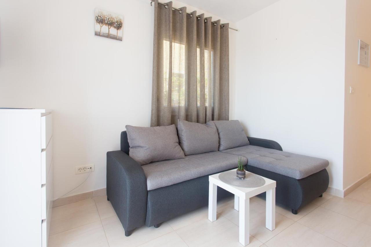 Apartments Bandic - 30 Meters To The Beach Трогир Екстериор снимка