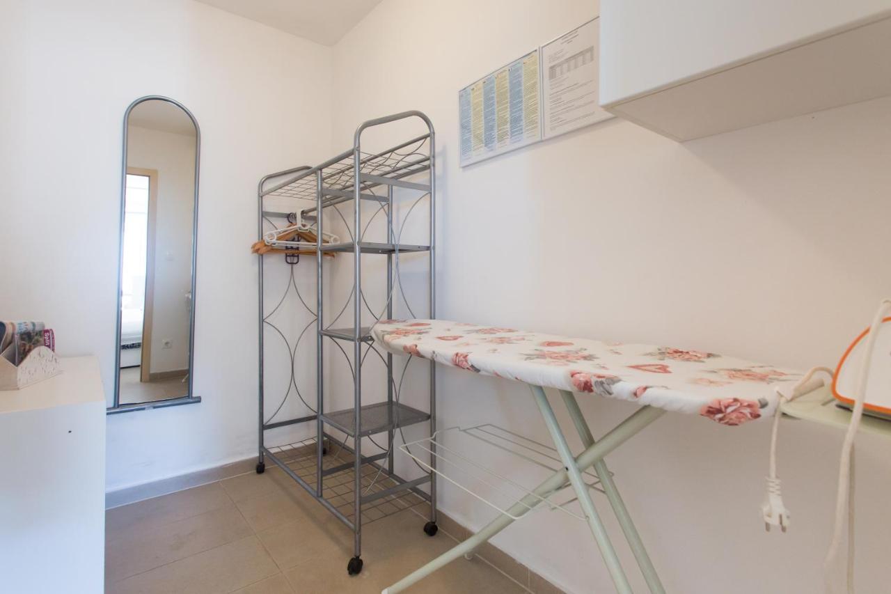 Apartments Bandic - 30 Meters To The Beach Трогир Екстериор снимка