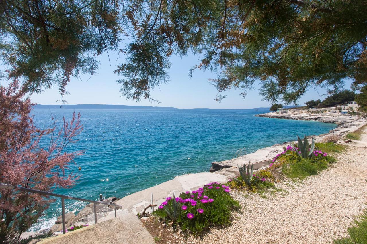 Apartments Bandic - 30 Meters To The Beach Трогир Екстериор снимка