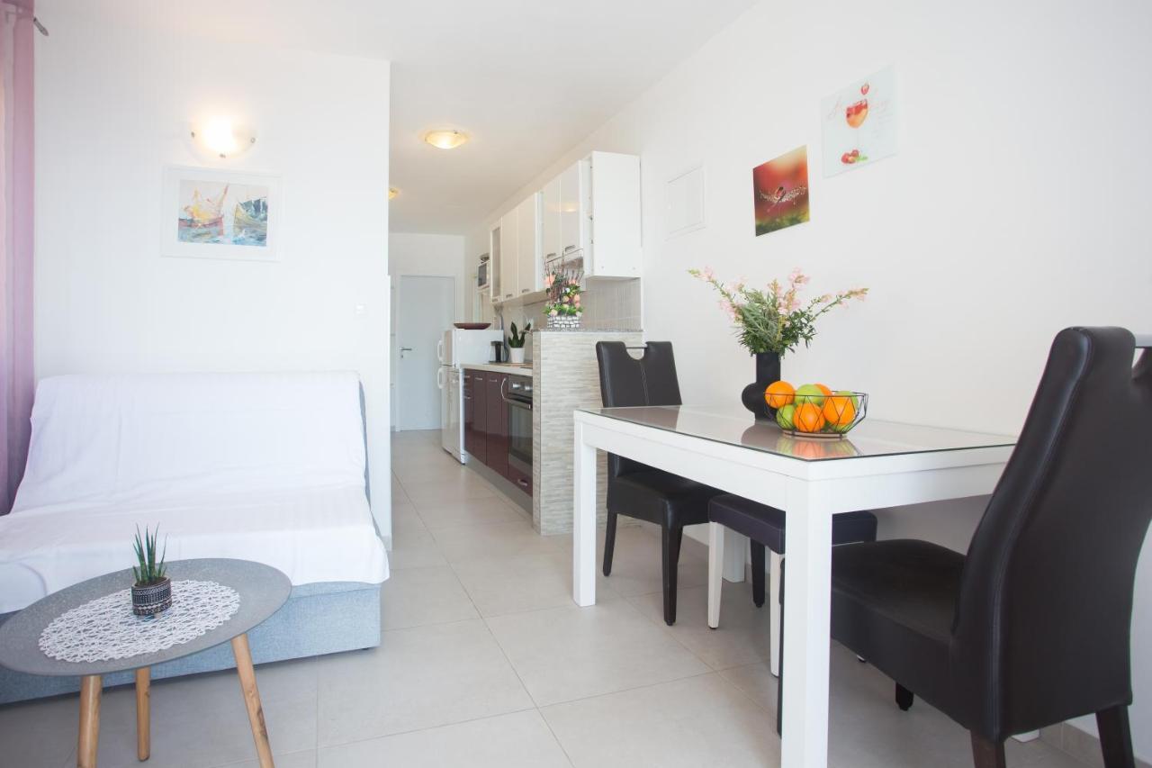 Apartments Bandic - 30 Meters To The Beach Трогир Екстериор снимка